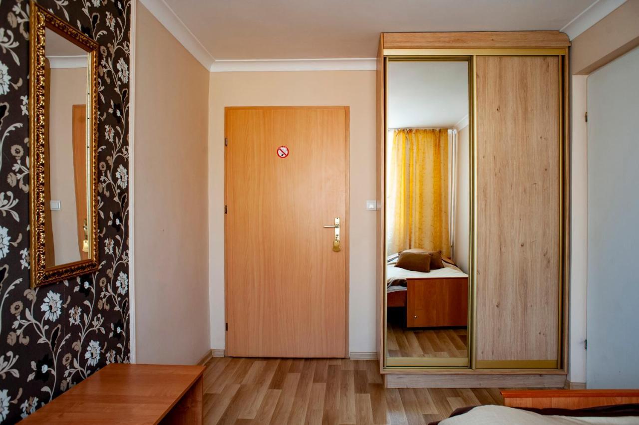 Hotel Livia Wolomin Exterior photo